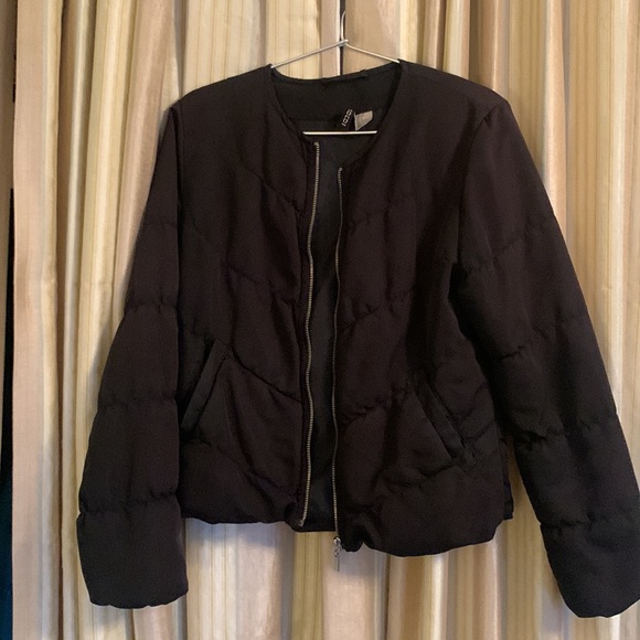 Lightweight staple H&M Divided Black Puffer with silver metal zipper S/M - Picture 4 of 9